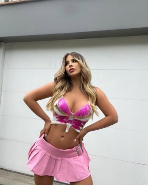 Gabriela Serpa Instagram - Move you body 🩷
.
.
.
.
.
Outfit. @sheinofficial
🎥. @gabyzmestanza
💇♀️. @gabyzstyle