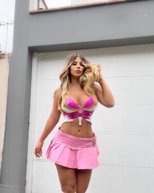 Gabriela Serpa Instagram - Move you body 🩷
.
.
.
.
.
Outfit. @sheinofficial
🎥. @gabyzmestanza
💇♀️. @gabyzstyle