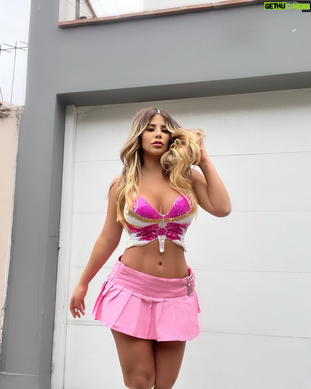 Gabriela Serpa - 53K Likes - Move you body 🩷
.
.
.
.
.
Outfit. @sheinofficial 
🎥. @gabyzmestanza 
💇‍♀️. @gabyzstyle