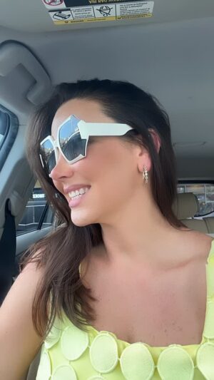 Gabriela Vergara Instagram - Gracias Dios por las criaturas que nos deleitan la pupila. Haz #tag a tu amig@ que come con los ojos y menciona a esa persona que esta como para dedicarle este audio. #picara #tremendo #coqueta #tacodeojo #colirio