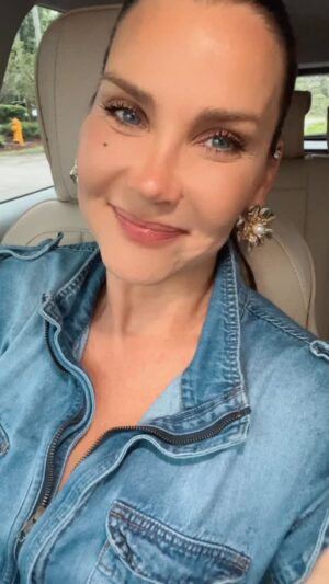 Gabriela Vergara Instagram - Cómo esta tu relación? Cuéntamelo en clave para despistar al enemigo. La respuesta más brillante y/o divertida la publico en mis historias. Los leo…