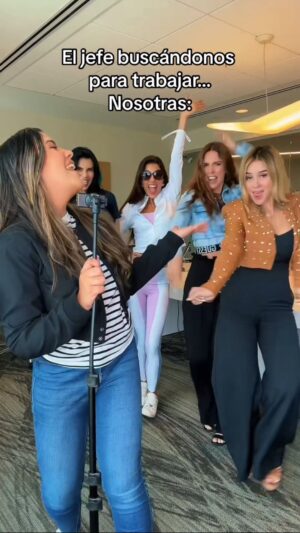 Gabriela Vergara Instagram - Literal no nos pueden juntar 😂😂
#comedia #comedy #humor #usa #trabajo