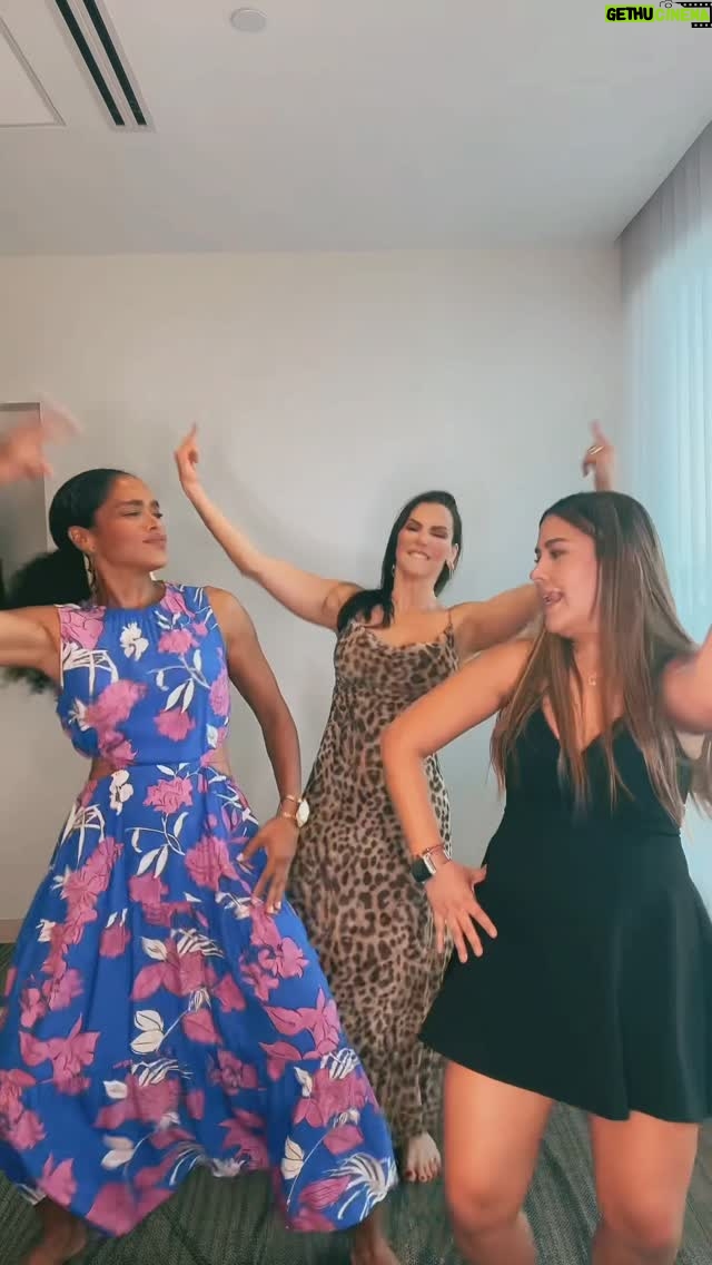 Gabriela Vergara - 21.5K Likes - ¿Este baile lo ven raro? La verdad es que lo hicimos con una canción que fue eliminada de las redes sociales, y esta fue la solución! A Rey muerto, Rey puesto… ¿Quedó bien? ¿Les gusta?

Somos ese grupito con estilos diferentes, pero que bailamos hasta las propagandas… aún así sin música jajajajaja Vamonooooo 🔥

Etiqueta a tus amigas! Esas que nunca se quieren ir de las fiestas 🤪🤣😂🥳