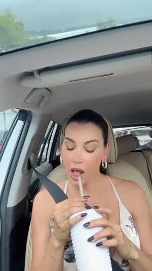 Gabriela Vergara Instagram - Si todos pudiéramos venir con ciertas instrucciones probablemente nos evitaríamos muchos momentos desagradables. Haz cometido “sincericidio” alguna vez?