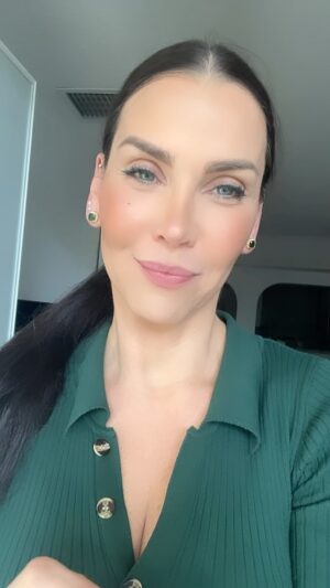 Gabriela Vergara Instagram - No pelees conmigo… no hay forma en que ganes… la pelea me le da vida a la guerrera estratega que vive dentro de mi… despertarla es difícil pero una ve en pie, te aguantas! Me ganas con amor, con acciones, con dulzura, con detalles… pero no midas fuerzas conmigo. #ladooscuro