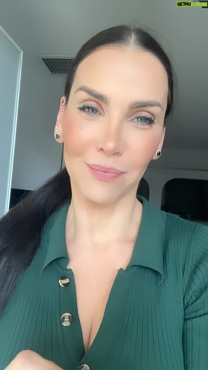 Gabriela Vergara - 9.5K Likes - No pelees conmigo… no hay forma en que ganes…  la pelea me le da vida a la guerrera estratega que vive dentro de mi… despertarla es difícil pero una ve en pie, te aguantas! Me ganas con amor, con acciones, con dulzura, con detalles… pero no midas fuerzas conmigo. #ladooscuro