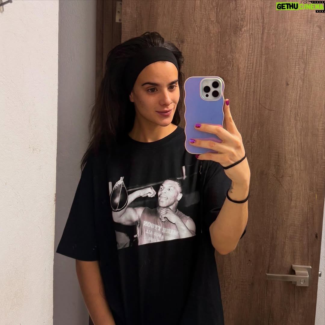 Gala Montes - 98.2K Likes - Dumpsito 

1. 💪🏼
2.💪🏼
3.petunia 🥹
4. Respirando box 🥊
5. Más petunia 
6. Fue cumple de mi profe ❤️‍🩹
No les pongo a mi papá pq se enamoran 😄😄😄

…. No se pierdan faisy nights hoy a las 10:30 pm 💜