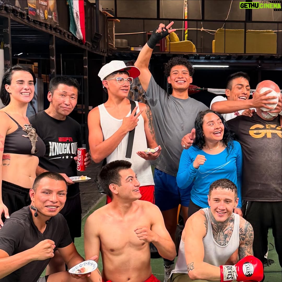 Gala Montes - 98.2K Likes - Dumpsito 

1. 💪🏼
2.💪🏼
3.petunia 🥹
4. Respirando box 🥊
5. Más petunia 
6. Fue cumple de mi profe ❤️‍🩹
No les pongo a mi papá pq se enamoran 😄😄😄

…. No se pierdan faisy nights hoy a las 10:30 pm 💜