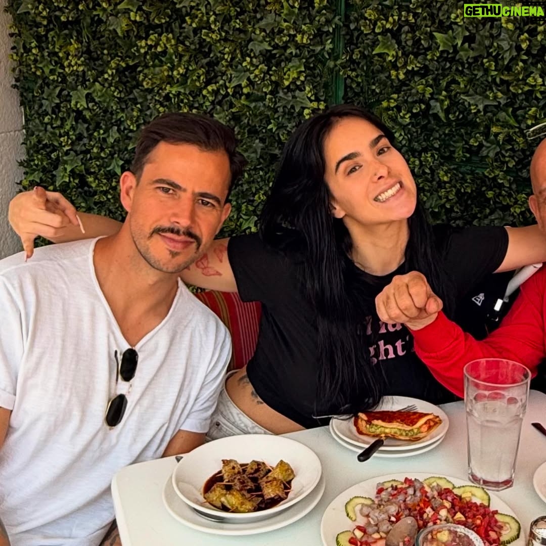 Gala Montes - 98.2K Likes - Dumpsito 

1. 💪🏼
2.💪🏼
3.petunia 🥹
4. Respirando box 🥊
5. Más petunia 
6. Fue cumple de mi profe ❤️‍🩹
No les pongo a mi papá pq se enamoran 😄😄😄

…. No se pierdan faisy nights hoy a las 10:30 pm 💜