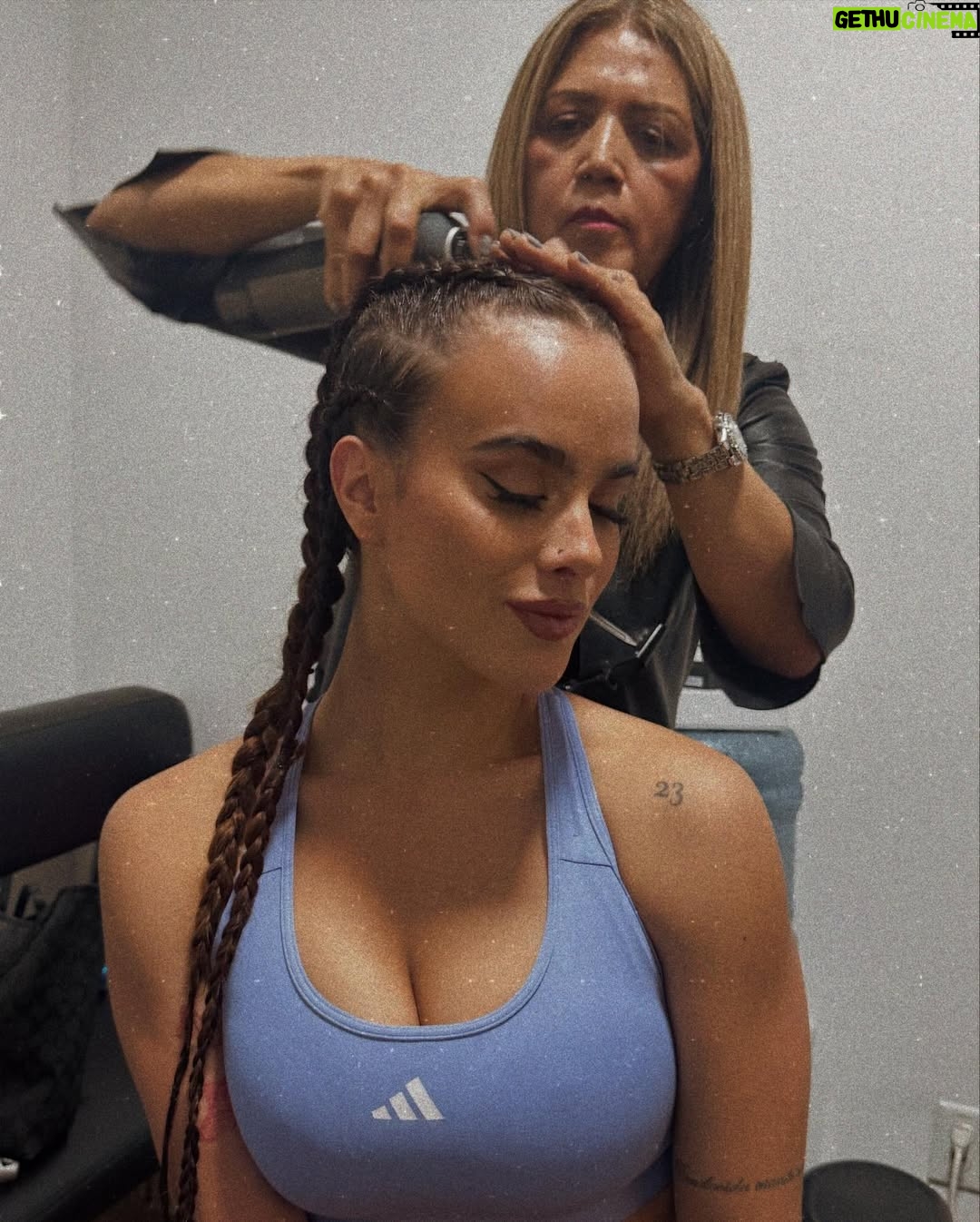 Gala Montes - 119.9K Likes - Ansiedad crónica, tetas iconicas.