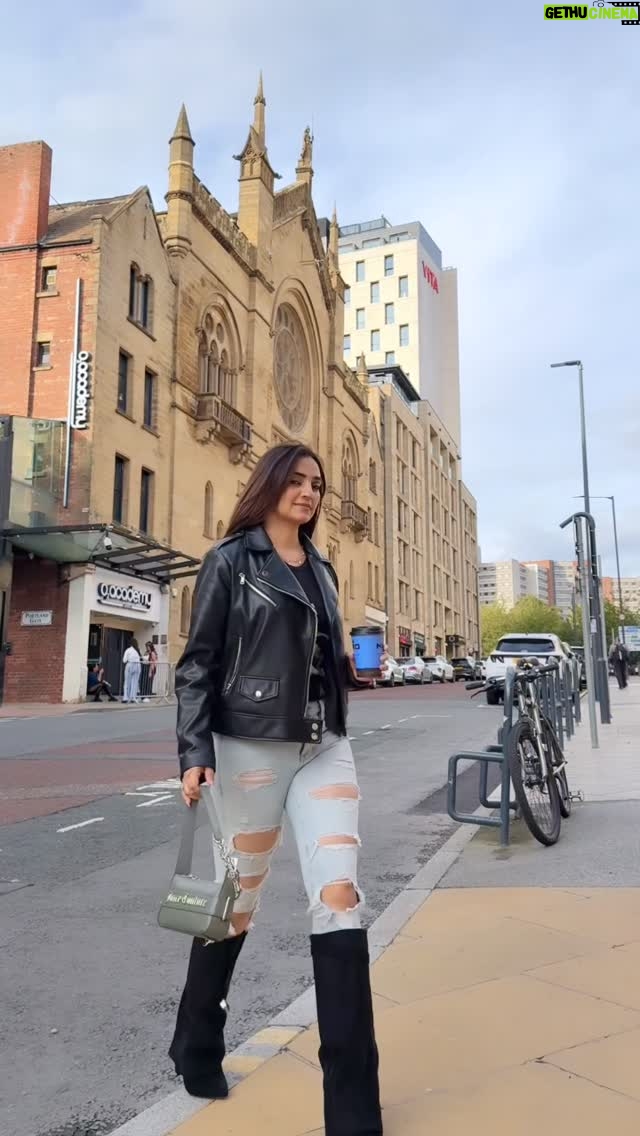 Gauri Virdi - 101.2K Likes - 🇬🇧