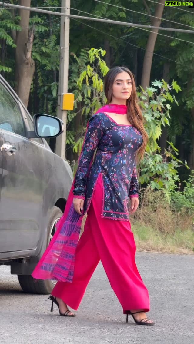 Gauri Virdi - 136.1K Likes - Wearing @kk_boutique24 🌸 #farshi #salwarsuit