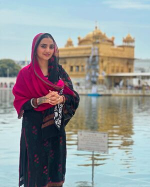 Gauri Virdi Instagram - 🥹🫶🏼
#darbarsahib #goldentemple