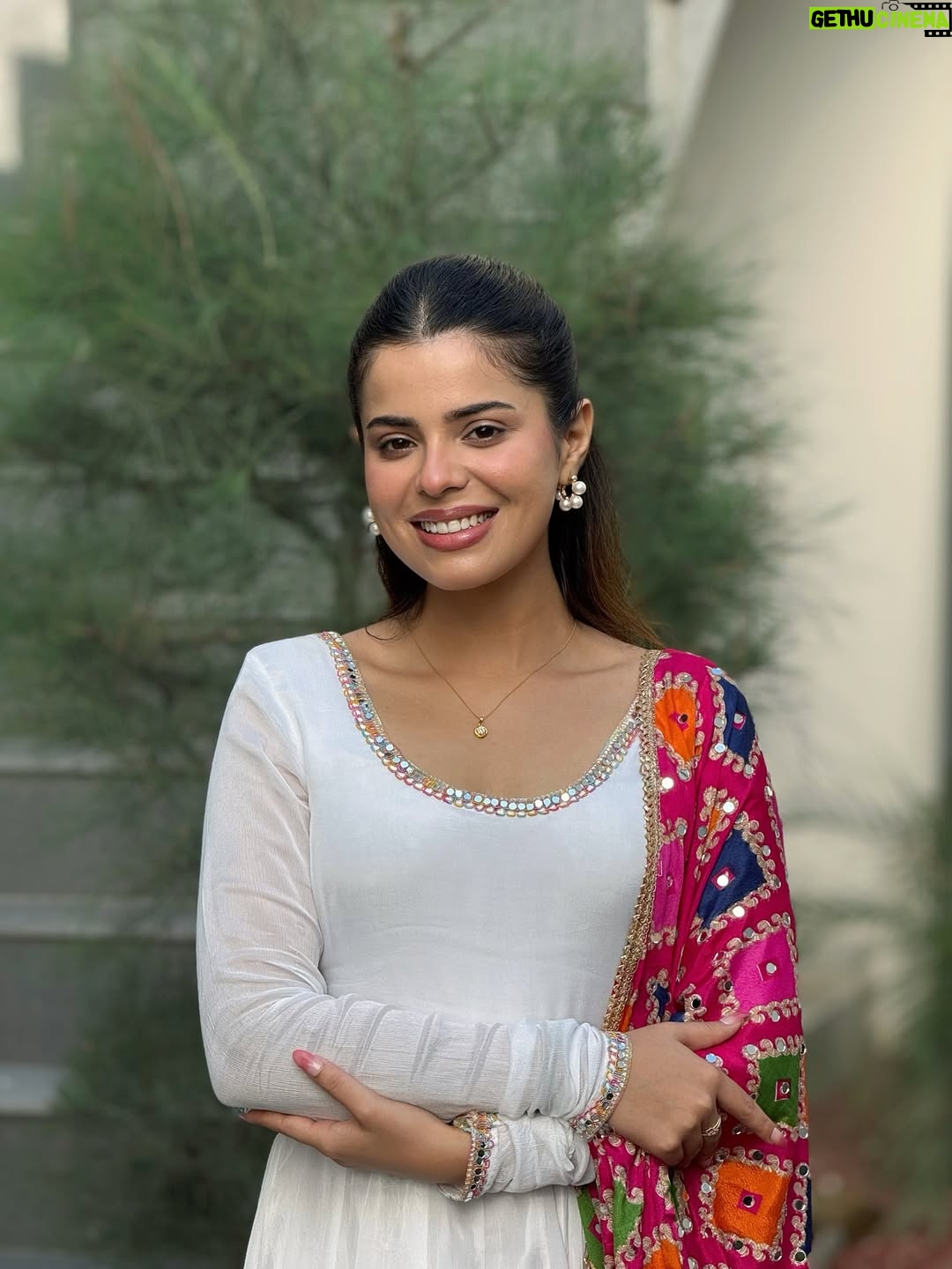 Geet Goraya - 85.3K Likes - Kavita ta zra m muskil🤍
@geetgoraaya_official 

#geetgoraya