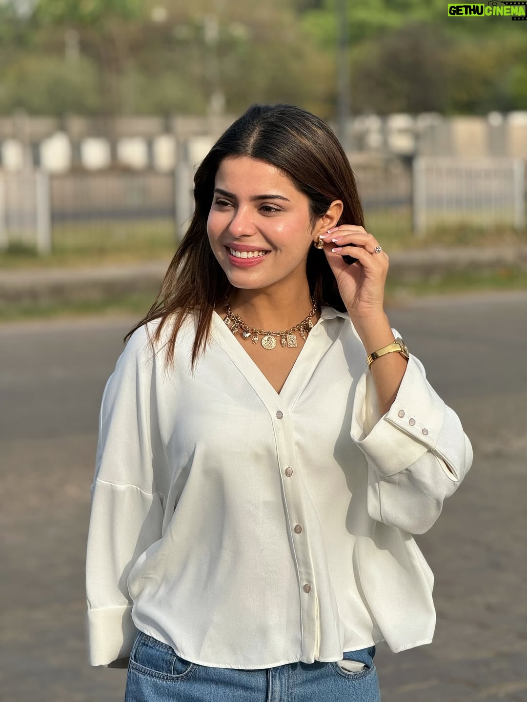 Geet Goraya - 191.3K Likes - No bindi but still shoni🥰
Kyo @sabba_official 

@speedrecords 

#geetgorayaians❤️