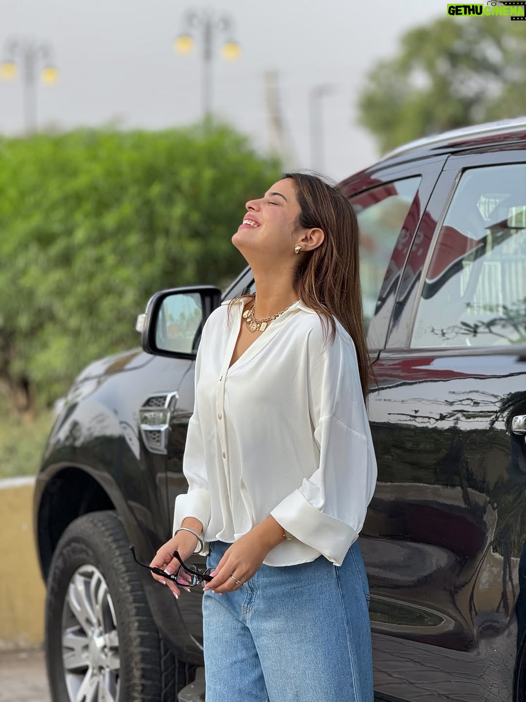 Geet Goraya - 191.3K Likes - No bindi but still shoni🥰
Kyo @sabba_official 

@speedrecords 

#geetgorayaians❤️