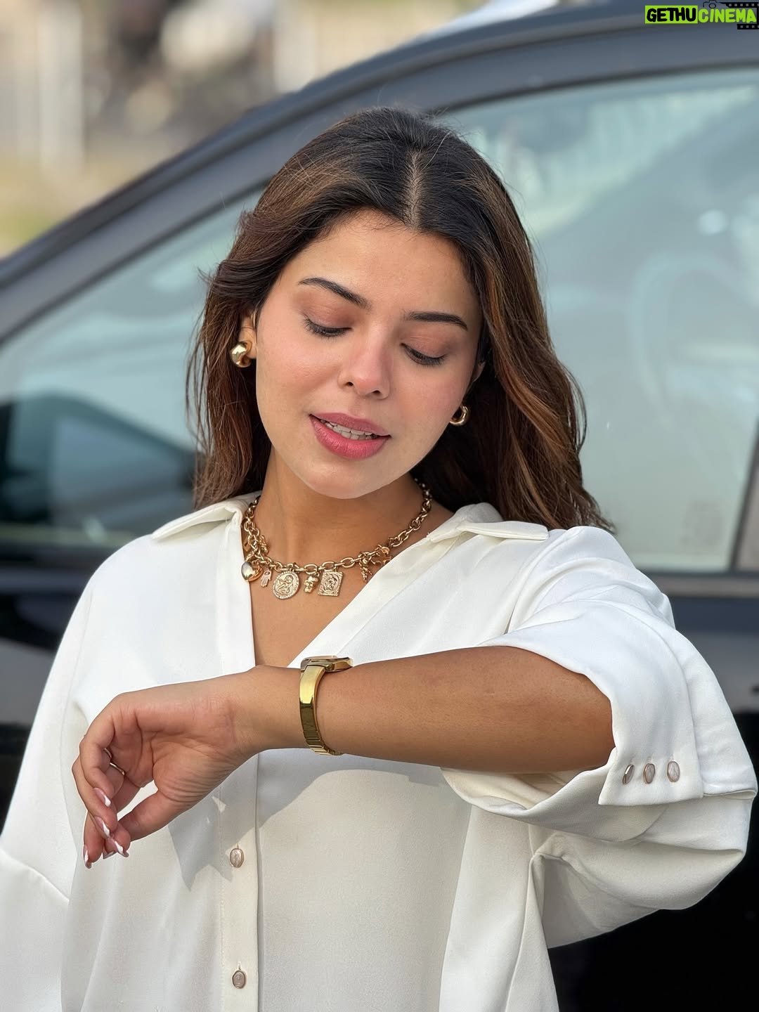 Geet Goraya - 191.3K Likes - No bindi but still shoni🥰
Kyo @sabba_official 

@speedrecords 

#geetgorayaians❤️