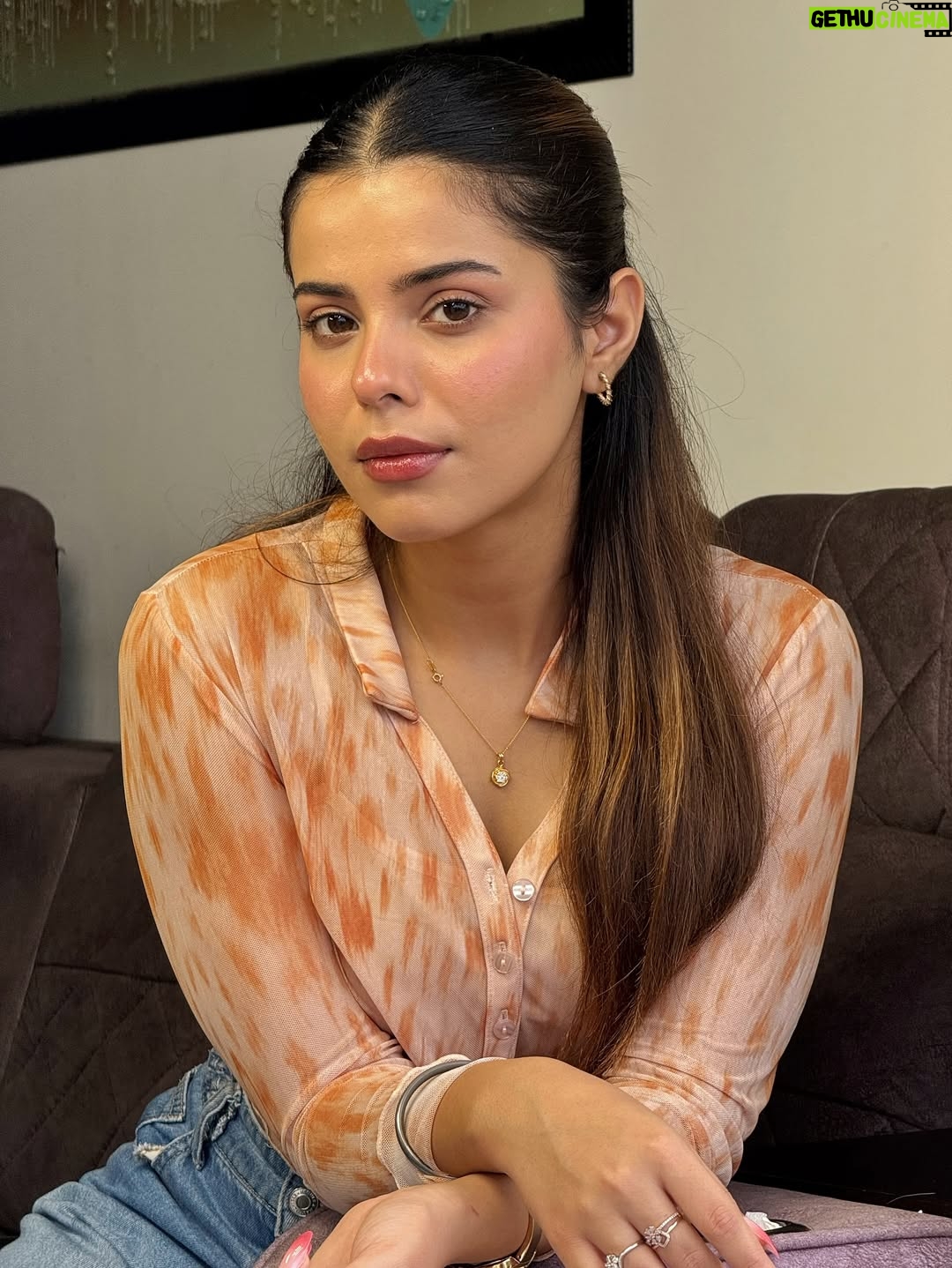 Geet Goraya - 168.6K Likes - 🤍 vibe🤍
@geetgoraaya_official 

#geetgorayaians❤️ #post #viral