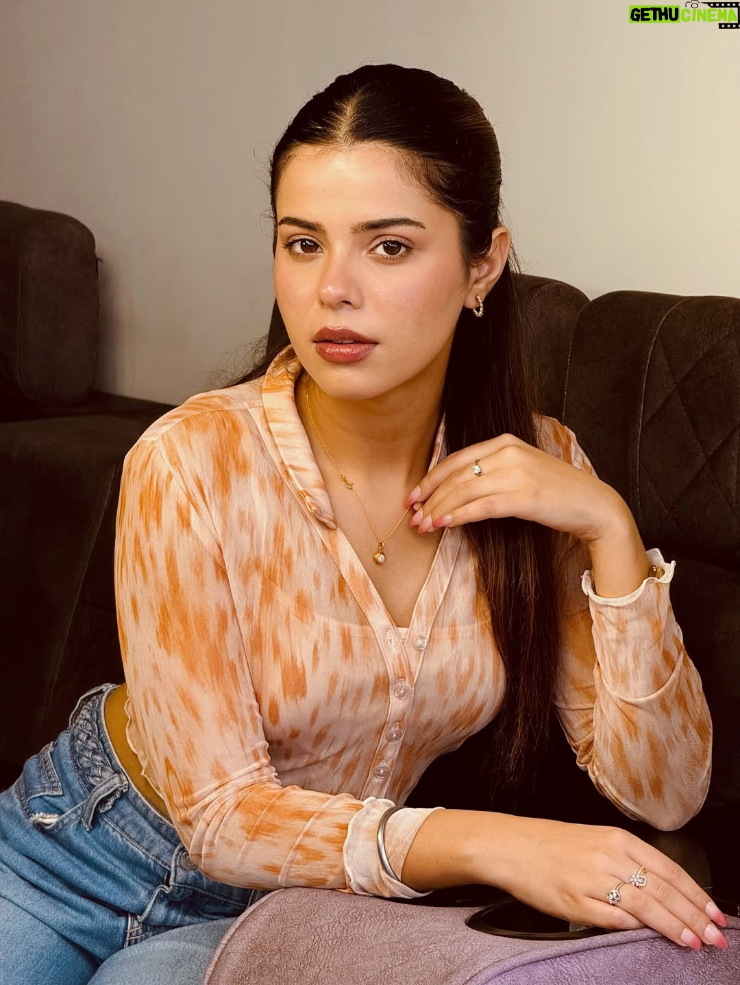 Geet Goraya - 168.6K Likes - 🤍 vibe🤍
@geetgoraaya_official 

#geetgorayaians❤️ #post #viral