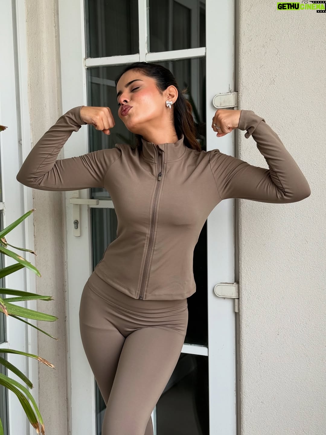 Geet Goraya - 191.9K Likes - Gal millions ch🤓😌💥
Kive o thik thak sab💁🏼‍♀️
@geetgoraaya_official 

#geetgorayaians❤️ #geetgoraya #newpost #viral #post #insta #instamood
