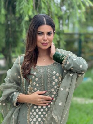 Geet Goraya Instagram - Green💚
Wearing @ridacouture5 
Mua @roopkaurcelebritymua 

#post #instagram #virelpost #geetgorayaians❤️