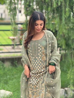 Geet Goraya Instagram - Green💚
Wearing @ridacouture5 
Mua @roopkaurcelebritymua 

#post #instagram #virelpost #geetgorayaians❤️