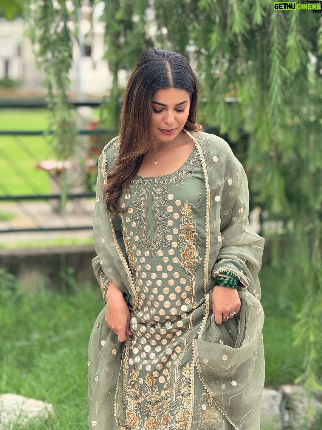 Geet Goraya - 87.9K Likes - Green💚
Wearing @ridacouture5 
Mua @roopkaurcelebritymua 

#post #instagram #virelpost #geetgorayaians❤️