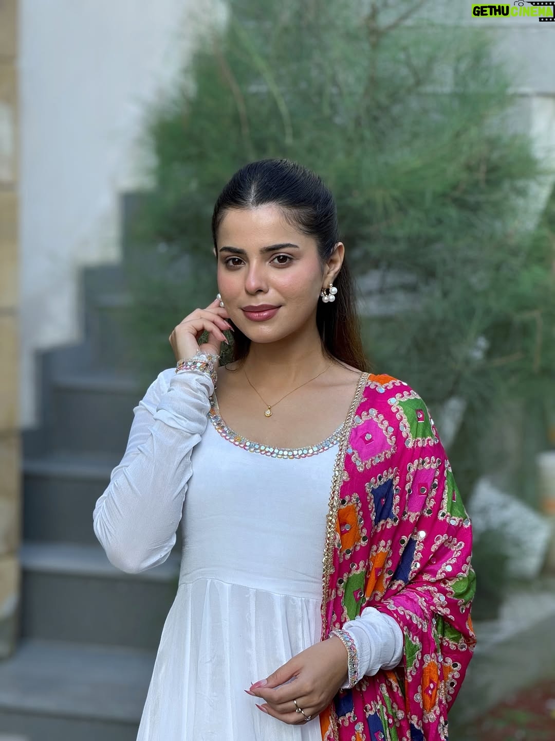 Geet Goraya - 85.3K Likes - Kavita ta zra m muskil🤍
@geetgoraaya_official 

#geetgoraya