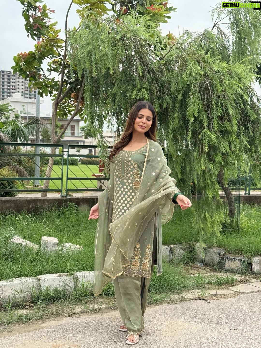 Geet Goraya - 87.9K Likes - Green💚
Wearing @ridacouture5 
Mua @roopkaurcelebritymua 

#post #instagram #virelpost #geetgorayaians❤️