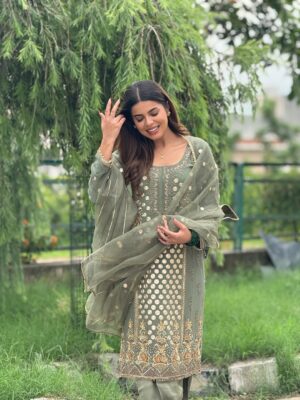 Geet Goraya Instagram - Green💚
Wearing @ridacouture5 
Mua @roopkaurcelebritymua 

#post #instagram #virelpost #geetgorayaians❤️