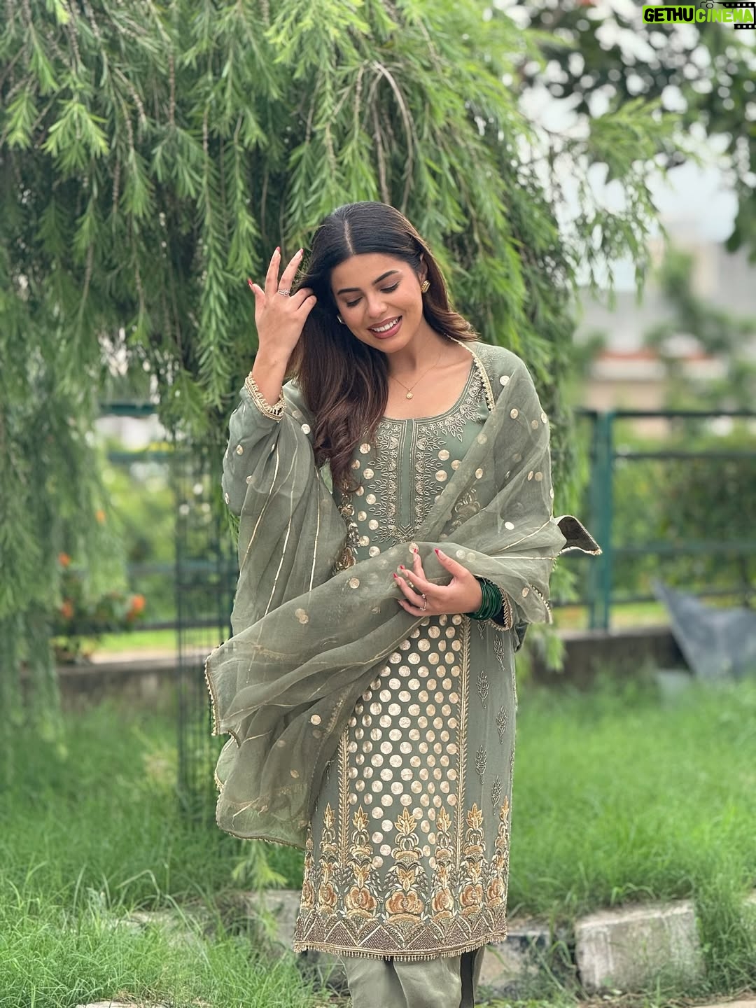Geet Goraya - 87.9K Likes - Green💚
Wearing @ridacouture5 
Mua @roopkaurcelebritymua 

#post #instagram #virelpost #geetgorayaians❤️