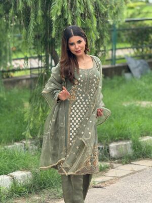 Geet Goraya Instagram - Green💚
Wearing @ridacouture5 
Mua @roopkaurcelebritymua 

#post #instagram #virelpost #geetgorayaians❤️