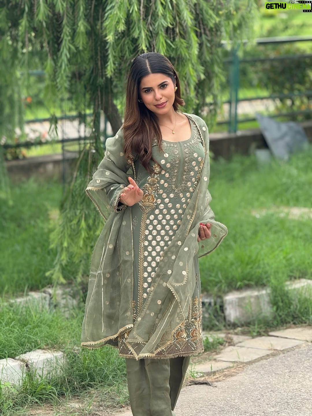 Geet Goraya - 87.9K Likes - Green💚
Wearing @ridacouture5 
Mua @roopkaurcelebritymua 

#post #instagram #virelpost #geetgorayaians❤️