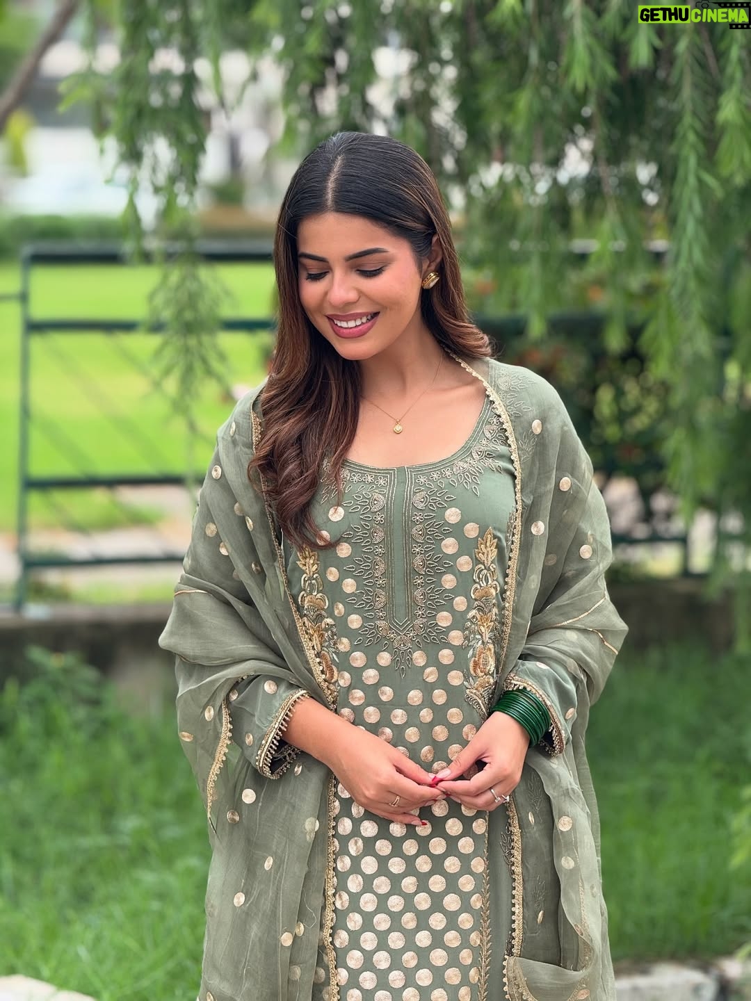 Geet Goraya - 87.9K Likes - Green💚
Wearing @ridacouture5 
Mua @roopkaurcelebritymua 

#post #instagram #virelpost #geetgorayaians❤️
