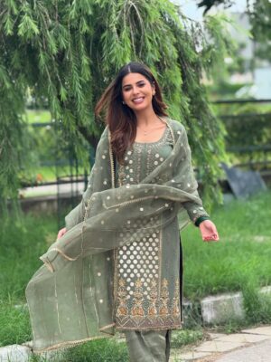 Geet Goraya Instagram - Green💚
Wearing @ridacouture5 
Mua @roopkaurcelebritymua 

#post #instagram #virelpost #geetgorayaians❤️
