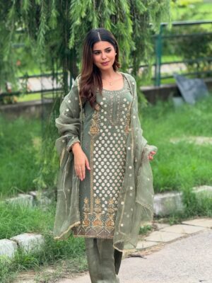 Geet Goraya Instagram - Green💚
Wearing @ridacouture5 
Mua @roopkaurcelebritymua 

#post #instagram #virelpost #geetgorayaians❤️