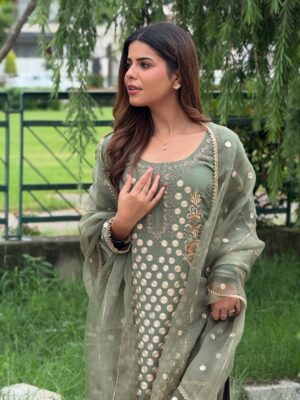 Geet Goraya Instagram - Green💚
Wearing @ridacouture5 
Mua @roopkaurcelebritymua 

#post #instagram #virelpost #geetgorayaians❤️