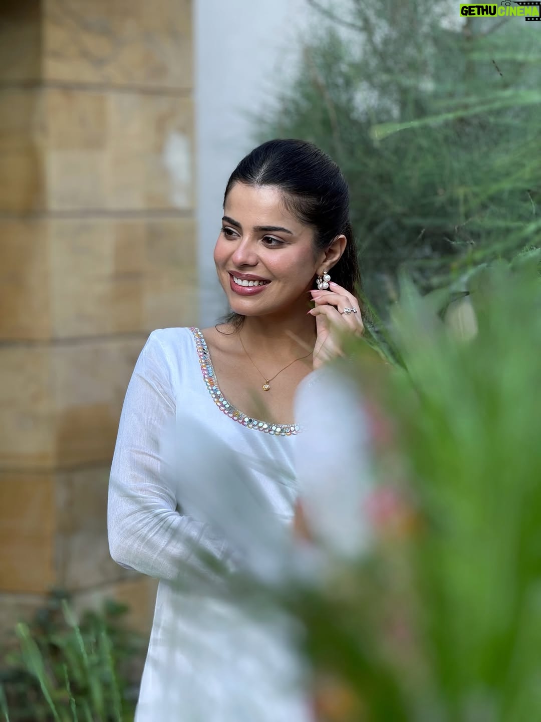 Geet Goraya - 85.3K Likes - Kavita ta zra m muskil🤍
@geetgoraaya_official 

#geetgoraya