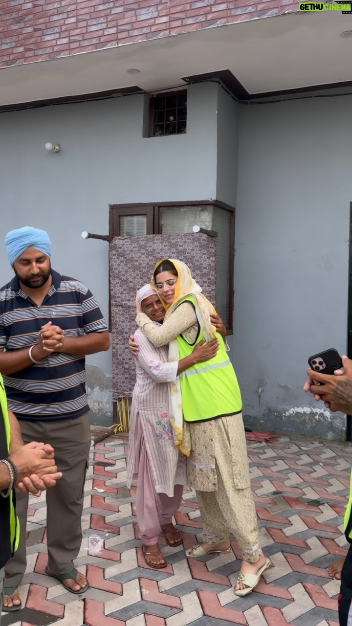 Geet Goraya - 253.4K Likes - Mera Punjab 🙏🏻❤️ #westandwithpunjab 
Waheguru ji mehr kreo har passe🙏🏻🙏🏻

@khalsaaid_india 
@reshamsinghanmol 

#punjab