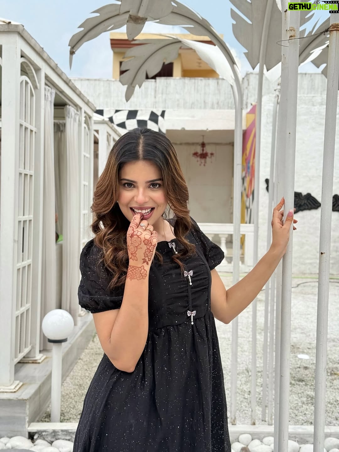 Geet Goraya - 85.4K Likes - Pari🙃🌷caption pls😌
@geetgoraaya_official