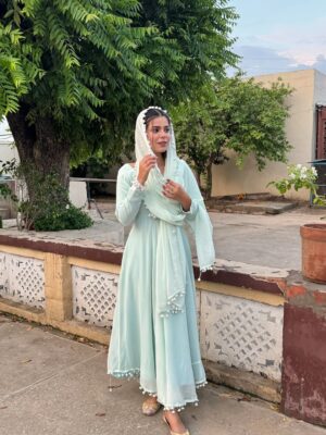 Geet Goraya Instagram - Satsriakaal ji🌷
Nave nave gaane kr rhe ready tuhade lai❤️

#geetgorayaians❤️ #post #viral