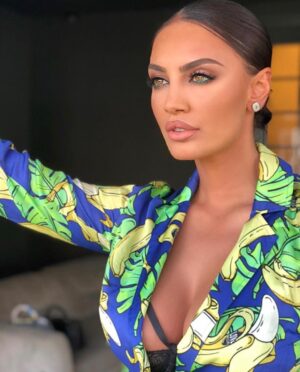 Genta Ismajli Instagram - g l a m s q u a d : @sellmakasumoviq @kacilleshi @prive.al