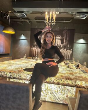 Genta Ismajli Instagram - Wir hatten einen wundervollen Tag. Ich liess mich bei @coiffeur.amelia stylen und anschliessend gingen wir ins @noah.lyssach So ein tolles Ambiente und leckeres Essen.
Das beste Sushi und Steakhouse der Schweiz.