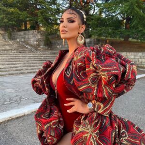 Genta Ismajli Instagram - 🤔🤔 e 🥰 me ❤️