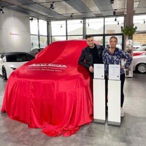Genta Ismajli Instagram - Jam shume e nderuar dhe e lumtur, Faleminderit @autocenter_seviswiss 🙏🏼