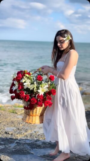 Ghada Chaka Instagram - ان شاء الله أيامكم كلها ورد 🌹