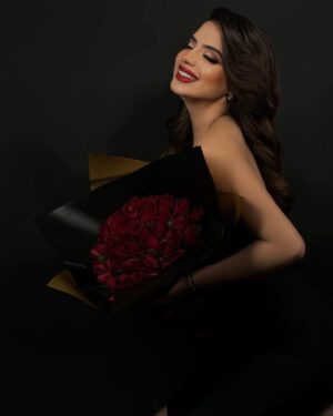 Ghada Chaka Instagram - Joyeuse saint-Valentin 🌹
ان شاء الله ايامكم بكلها حب ❤️🔥
Mua by the one and only @oussema.soulii 🤍
Hairdresser @nabil_el_khalsi 🫶🏻
