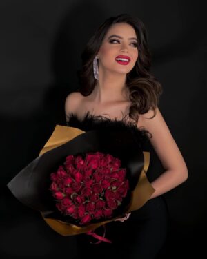 Ghada Chaka Instagram - Joyeuse saint-Valentin 🌹
ان شاء الله ايامكم بكلها حب ❤️🔥
Mua by the one and only @oussema.soulii 🤍
Hairdresser @nabil_el_khalsi 🫶🏻