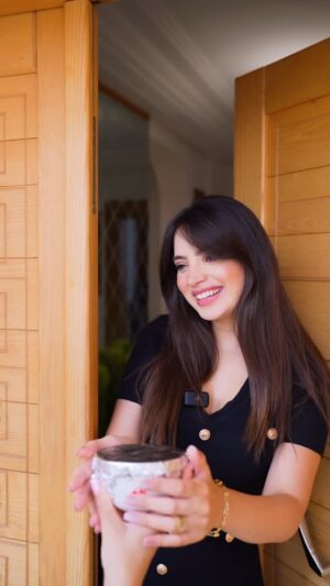 Ghada Chaka Instagram - في المولد، كل صحفة و حكايتها و كل كوجينة و حوستها
و Pril ديما موجود يسهللنا و يحليلنا لمتنا ✨
je lance le challenge à @nour_benzartiii & @eya_haggui3 🤍