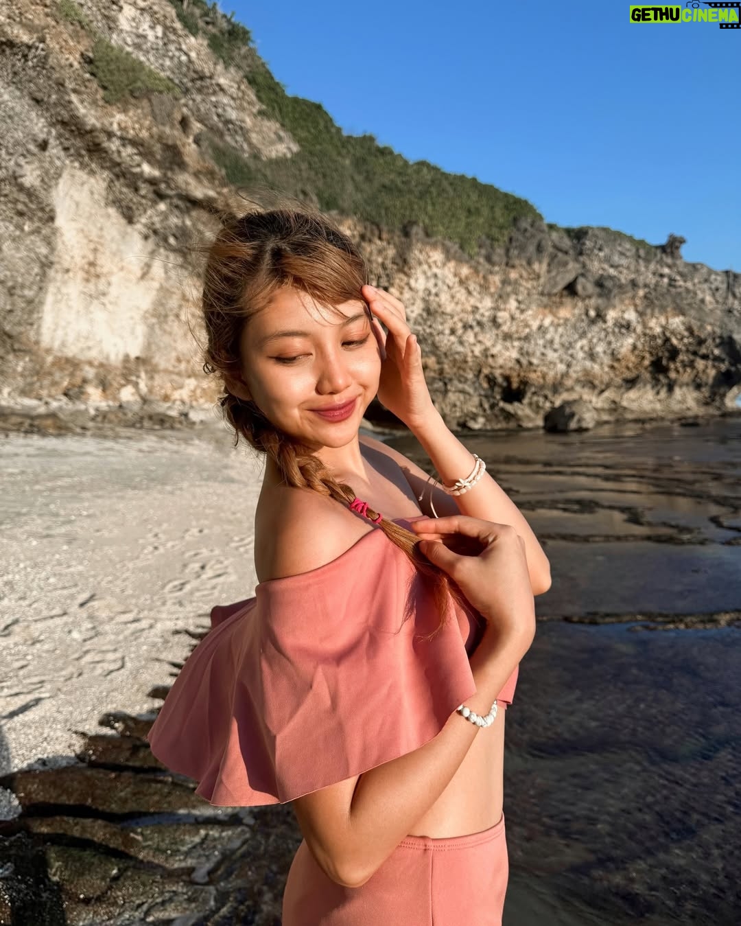 Ghea Indrawari - 55K Likes - sibuk megangin poni